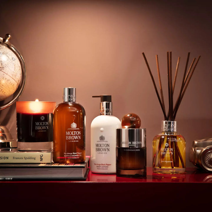 ブラックペッパー バス&シャワージェル 300ml – MOLTON BROWN ブラックペッパー バス&シャワージェル 300ml – MOLTON BROWN