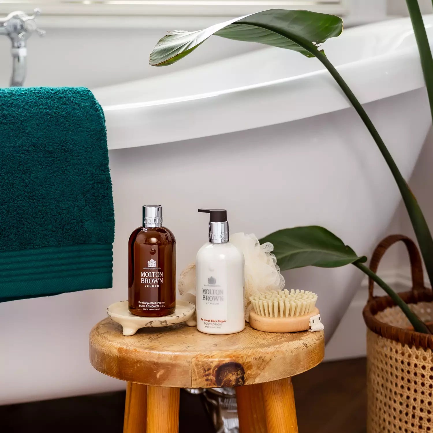 ブラックペッパー ボディローション 300ml – MOLTON BROWN