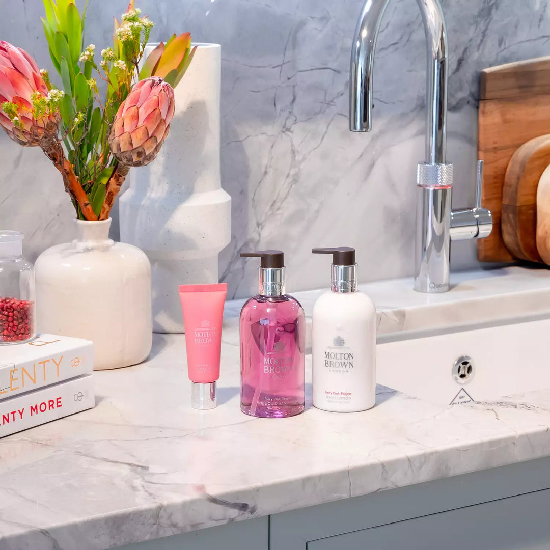 ピンクペッパー ハンドウォッシュ 300ml – MOLTON BROWN ピンクペッパー ハンドウォッシュ 300ml – MOLTON BROWN