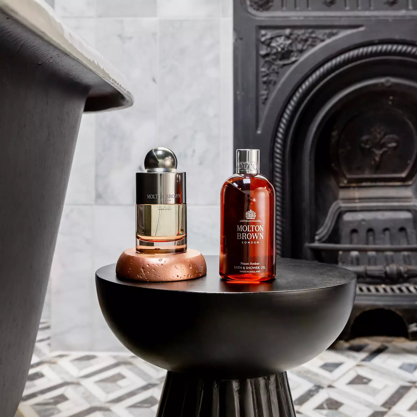 もらって嬉しい出産祝い ネオンアンバー バス＆シャワージェル BROWN MOLTON – 300ml ボディローション
